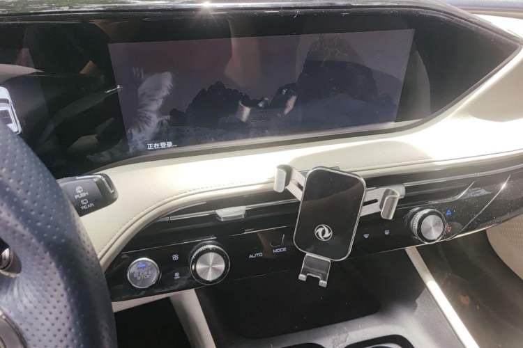 Used Dongfeng Aeolus Huge 2022 Mach Dual-Motor 1.5T MHD Dare-to-Innovate Edition Audio And AC Panel