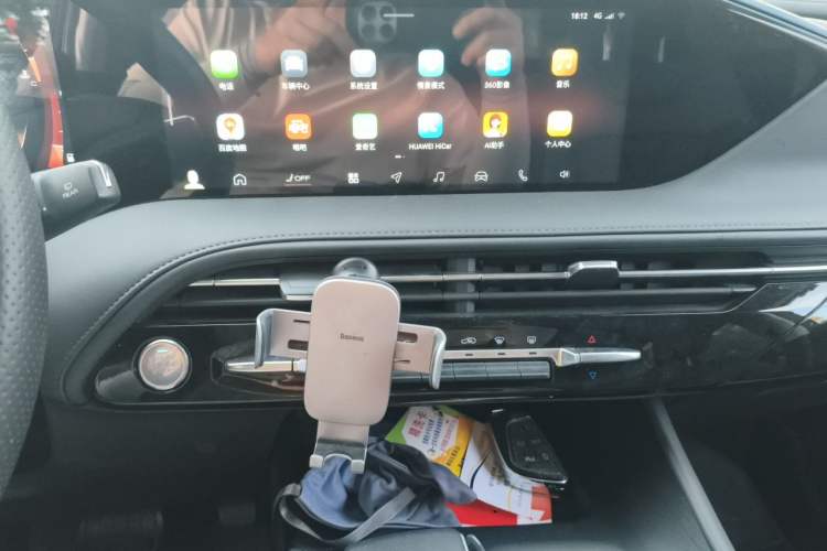 Used Dongfeng Aeolus Huge 2022 Mach Power 1.5T DareDrive Edition · Smart Audio And AC Panel