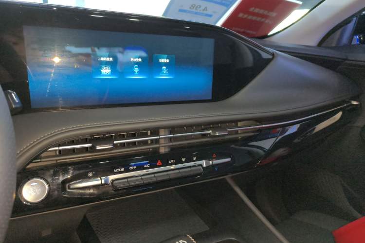 Used Dongfeng Aeolus Huge 2022 Mach Power 1.5T DareDrive Edition · Smart Audio And AC Panel