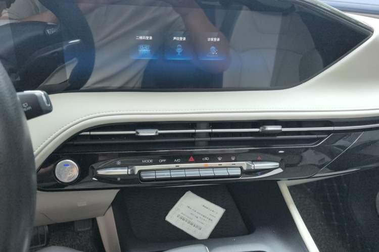 Used Dongfeng Aeolus Huge 2022 Mach Power 1.5T DareDrive Edition · Smart Audio And AC Panel