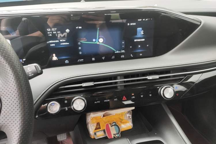 Used Dongfeng Aeolus Huge 2022 Mach Dual-Motor 1.5T MHD Dare-to-Dream Edition Audio And AC Panel