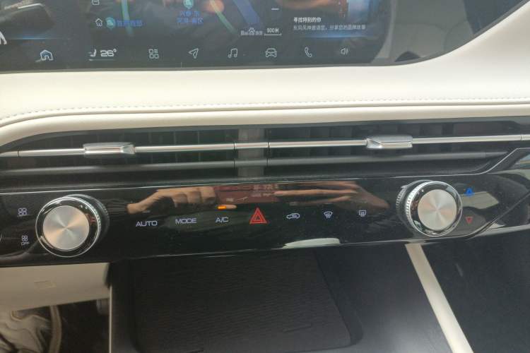 Used Dongfeng Aeolus Huge 2022 Mach Dual-Motor 1.5T MHD Dare-to-Dream Edition Audio And AC Panel