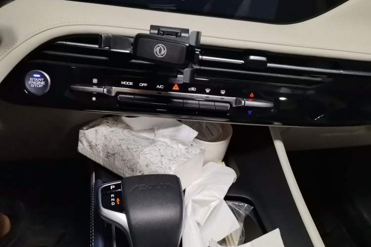 Used Dongfeng Aeolus Huge 2022 Mach Power 1.5T DareDrive Edition · Smart Audio And AC Panel