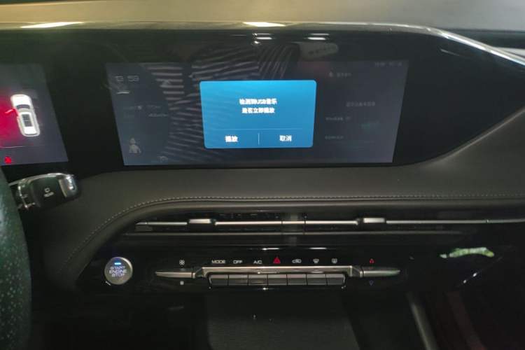 Used Dongfeng Aeolus Huge 2022 Mach Power 1.5T DareDrive Edition · Smart Audio And AC Panel