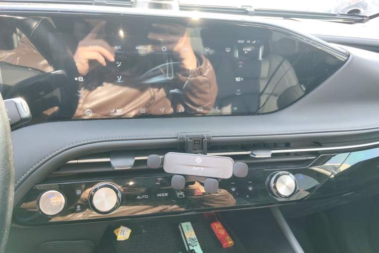 Used Dongfeng Aeolus Huge 2022 Mach Dual-Motor 1.5T MHD Dare-to-Dream Edition Audio And AC Panel