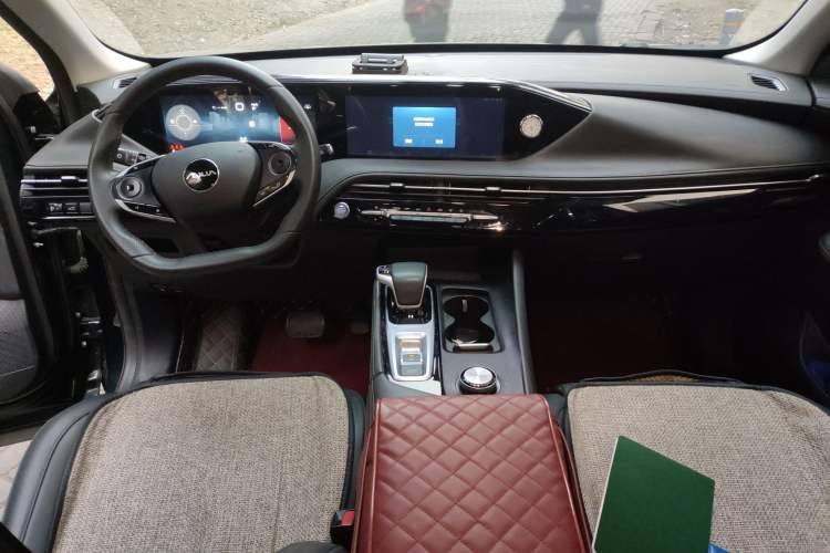 Used Dongfeng Aeolus Huge 2022 Mach Power 1.5T DareDrive Edition · Smart Center Console