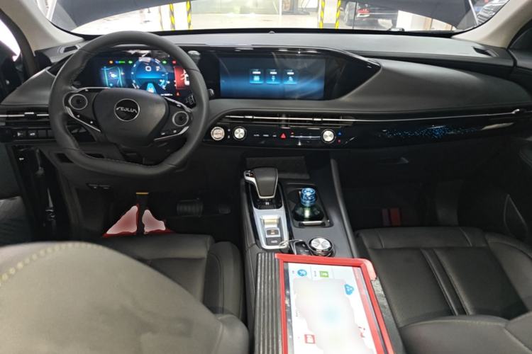 Used Dongfeng Aeolus Huge 2022 Mach Dual-Motor 1.5T MHD Dare-to-Dream Edition Center Console