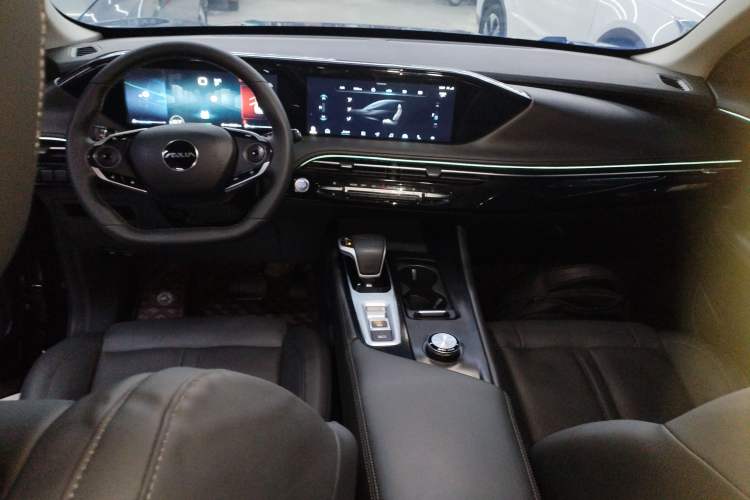Used Dongfeng Aeolus Huge 2022 Mach Power 1.5T DareDrive Edition · Smart Center Console