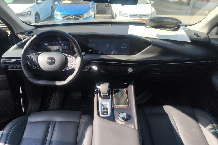 Used Dongfeng Aeolus Huge 2022 Mach Dual-Motor 1.5T MHD Dare-to-Dream Edition Center Console