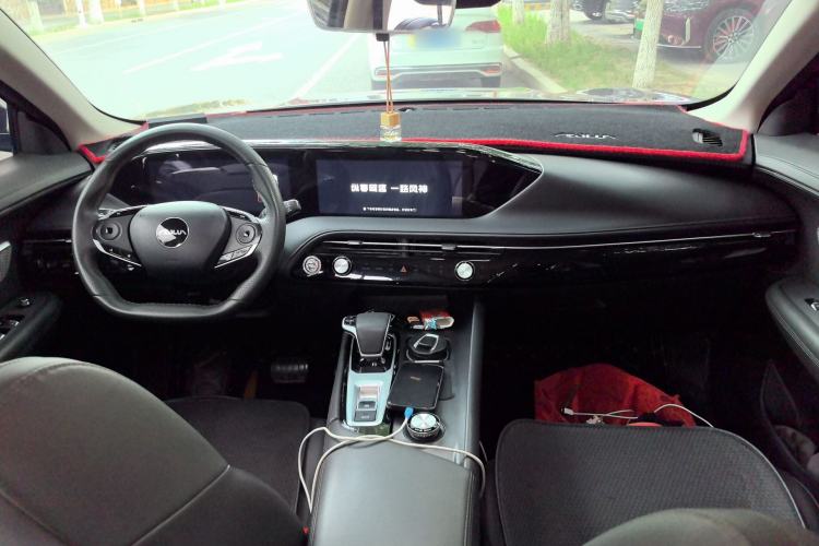 Used Dongfeng Aeolus Huge 2022 Mach Dual-Motor 1.5T MHD Dare-to-Dream Edition Center Console