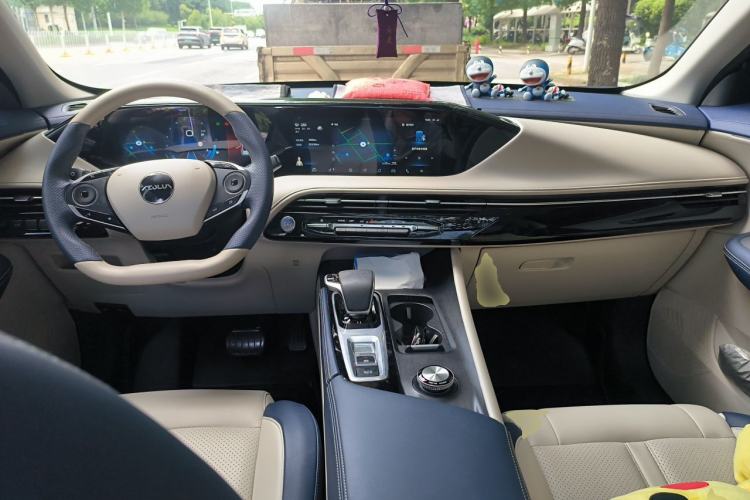Used Dongfeng Aeolus Huge 2022 Mach Power 1.5T Dare-to-Drive Edition · Enjoyably悦 Center Console