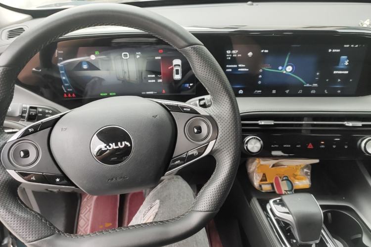 Used Dongfeng Aeolus Huge 2022 Mach Dual-Motor 1.5T MHD Dare-to-Dream Edition Center Console