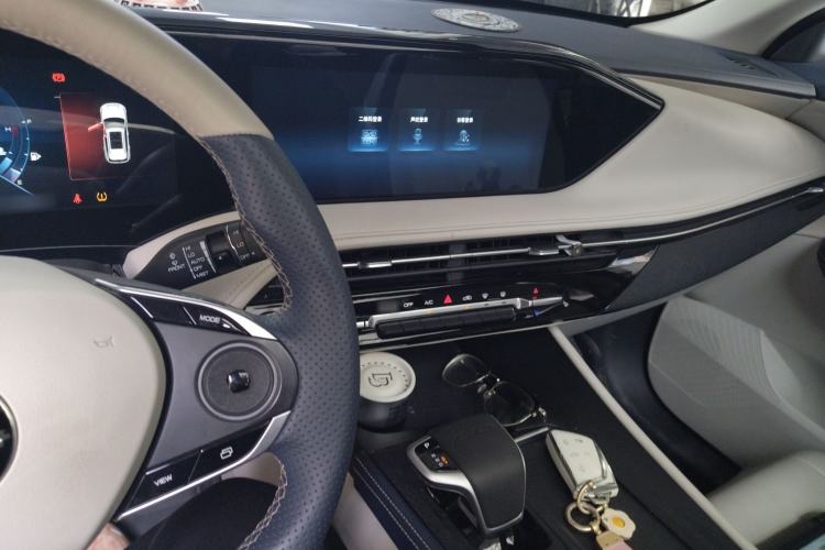 Used Dongfeng Aeolus Huge 2022 Mach Power 1.5T DareDrive Edition · Smart Center Console