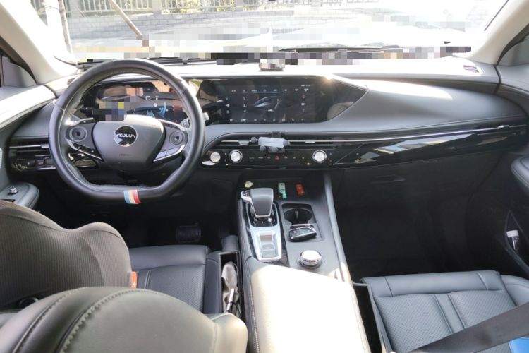 Used Dongfeng Aeolus Huge 2022 Mach Dual-Motor 1.5T MHD Dare-to-Dream Edition Center Console