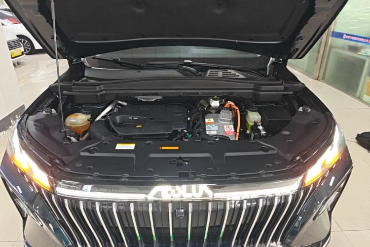 Used Dongfeng Aeolus Huge 2022 Mach Dual-Motor 1.5T MHD Dare-to-Dream Edition Engine Bay
