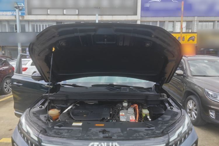 Used Dongfeng Aeolus Huge 2022 Mach Dual-Motor 1.5T MHD Dare-to-Dream Edition Engine Bay