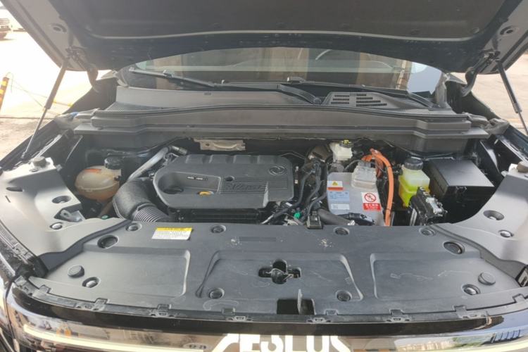 Used Dongfeng Aeolus Huge 2022 Mach Dual-Motor 1.5T MHD Dare-to-Dream Edition Engine Bay