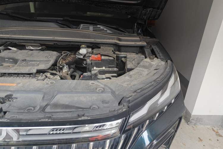 Used Dongfeng Aeolus Huge 2022 Mach Power 1.5T Dare-to-Love Edition Engine Bay Left