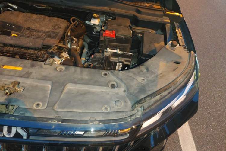 Used Dongfeng Aeolus Huge 2022 Mach Power 1.5T Dare-to-Love Edition Engine Bay Left