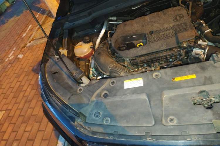 Used Dongfeng Aeolus Huge 2022 Mach Power 1.5T Dare-to-Love Edition Engine Bay Right