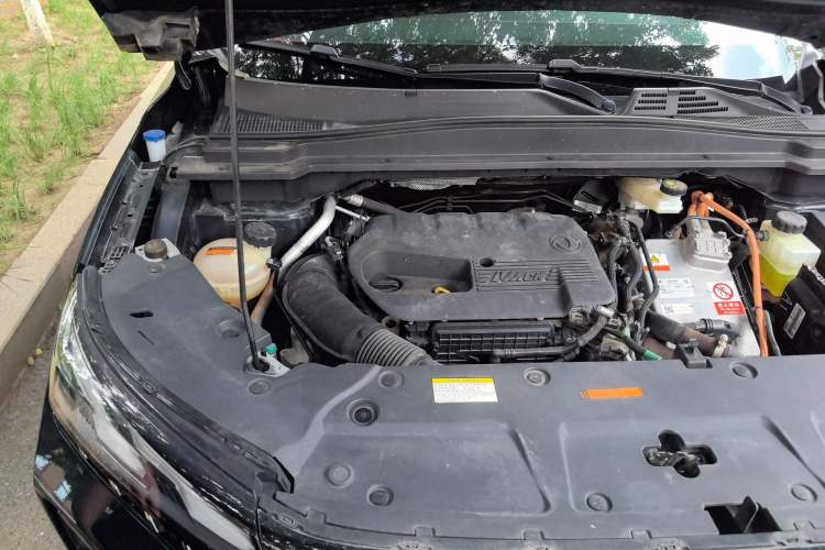 Used Dongfeng Aeolus Huge 2022 Mach Dual-Motor 1.5T MHD Dare-to-Dream Edition Engine Bay Right