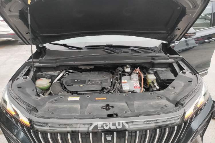 Used Dongfeng Aeolus Huge 2022 Mach Dual-Motor 1.5T MHD Dare-to-Dream Edition Engine Bay