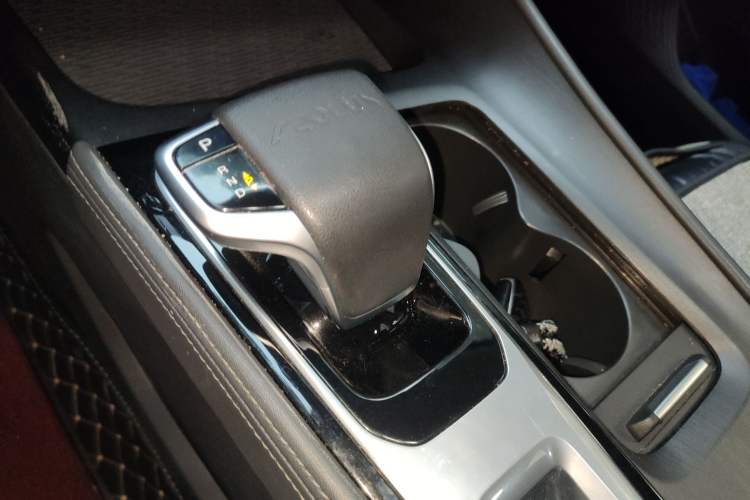Used Dongfeng Aeolus Huge 2022 Mach Power 1.5T DareDrive Edition · Smart Gear Lever