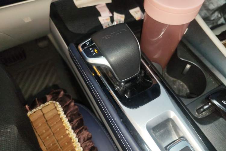 Used Dongfeng Aeolus Huge 2022 Mach Power 1.5T Dare-to-Love Edition Gear Lever