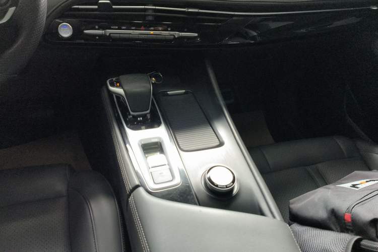 Used Dongfeng Aeolus Huge 2022 Mach Power 1.5T DareDrive Edition · Smart Gear Lever