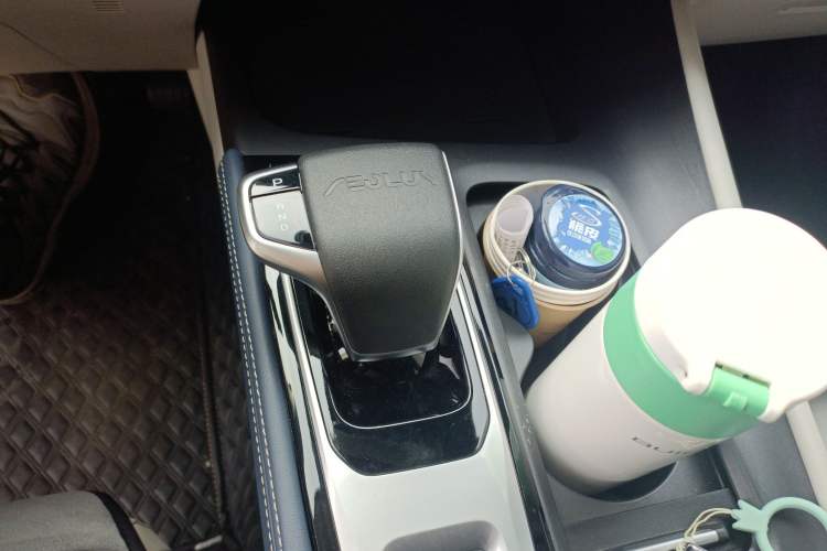 Used Dongfeng Aeolus Huge 2022 Mach Dual-Motor 1.5T MHD Dare-to-Dream Edition Gear Lever