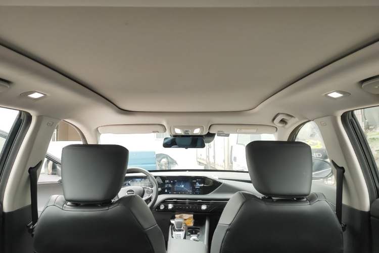 Used Dongfeng Aeolus Huge 2022 Mach Dual-Motor 1.5T MHD Dare-to-Dream Edition Headliner