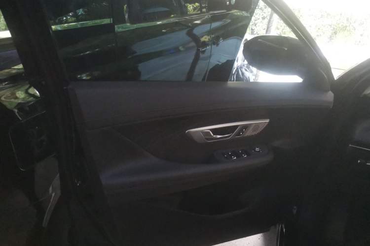 Used Dongfeng Aeolus Huge 2022 Mach Power 1.5T DareDrive Edition · Smart Left Front Door Interior