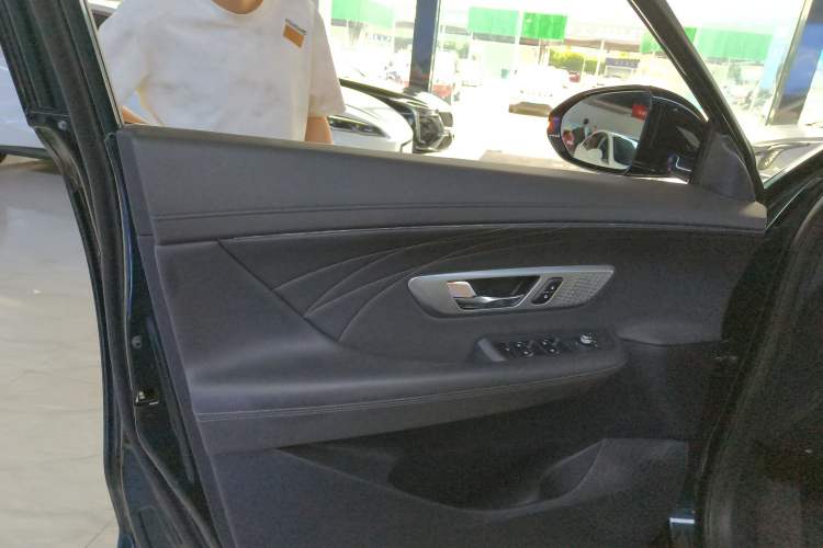 Used Dongfeng Aeolus Huge 2022 Mach Power 1.5T DareDrive Edition · Smart Left Front Door Interior