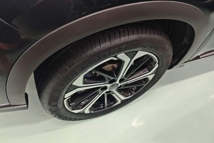 Used Dongfeng Aeolus Huge 2022 Mach Power 1.5T DareDrive Edition · Smart Left Front Wheel Hub