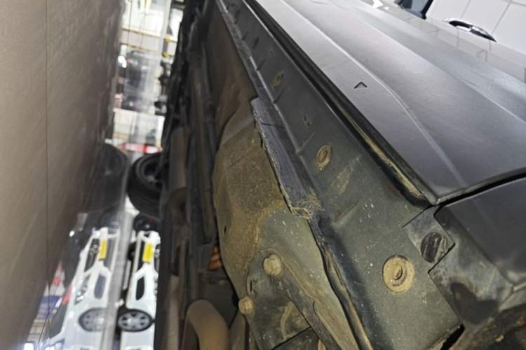 Used Dongfeng Aeolus Huge 2022 Mach Dual-Motor 1.5T MHD Dare-to-Dream Edition Left Side Sill