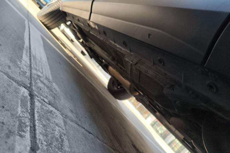 Used Dongfeng Aeolus Huge 2022 Mach Dual-Motor 1.5T MHD Dare-to-Dream Edition Left Side Sill
