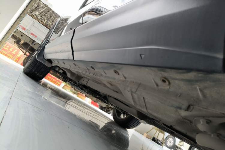 Used Dongfeng Aeolus Huge 2022 Mach Power 1.5T DareDrive Edition · Smart Left Side Sill