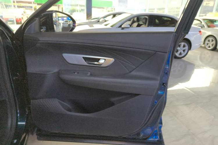 Used Dongfeng Aeolus Huge 2022 Mach Power 1.5T DareDrive Edition · Smart Right Front Door Interior