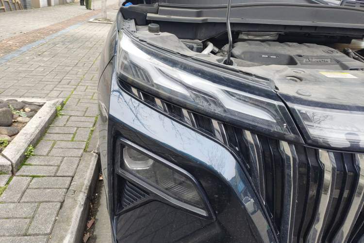 Used Dongfeng Aeolus Huge 2022 Mach Dual-Motor 1.5T MHD Dare-to-Dream Edition Right Front Headlight