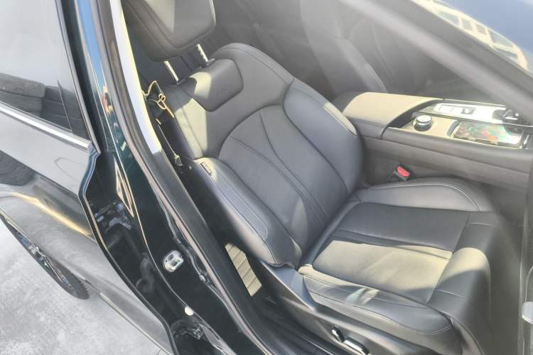 Used Dongfeng Aeolus Huge 2022 Mach Dual-Motor 1.5T MHD Dare-to-Dream Edition Right Front Seat