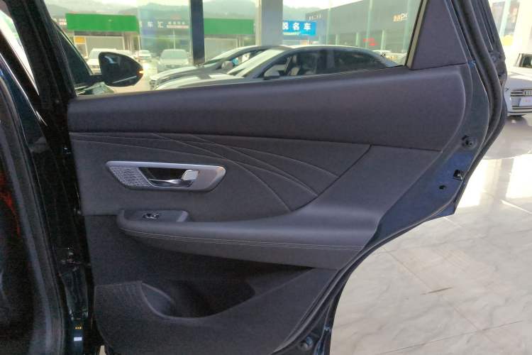 Used Dongfeng Aeolus Huge 2022 Mach Power 1.5T DareDrive Edition · Smart Right Rear Door Interior