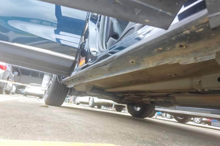Used Dongfeng Aeolus Huge 2022 Mach Dual-Motor 1.5T MHD Dare-to-Dream Edition Right Side Sill