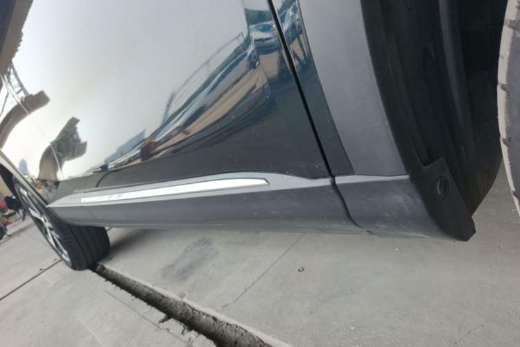 Used Dongfeng Aeolus Huge 2022 Mach Dual-Motor 1.5T MHD Dare-to-Dream Edition Right Side Sill