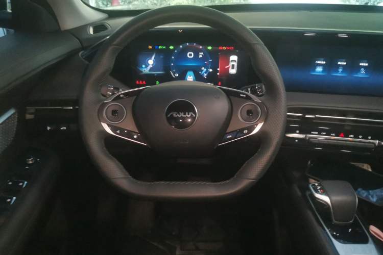Used Dongfeng Aeolus Huge 2022 Mach Power 1.5T DareDrive Edition · Smart Steering Wheel