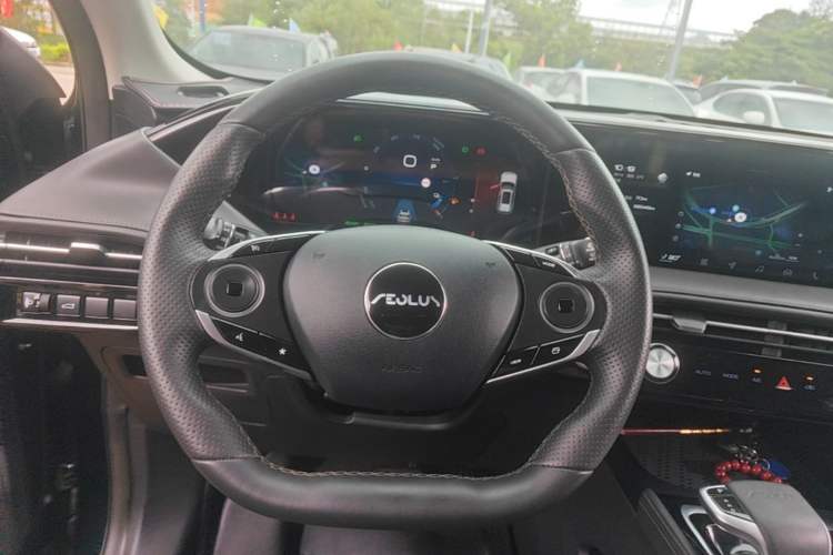 Used Dongfeng Aeolus Huge 2022 Mach Dual-Motor 1.5T MHD Dare-to-Dream Edition Steering Wheel