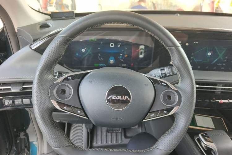 Used Dongfeng Aeolus Huge 2022 Mach Dual-Motor 1.5T MHD Dare-to-Dream Edition Steering Wheel