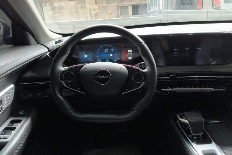 Used Dongfeng Aeolus Huge 2022 Mach Power 1.5T DareDrive Edition · Smart Steering Wheel