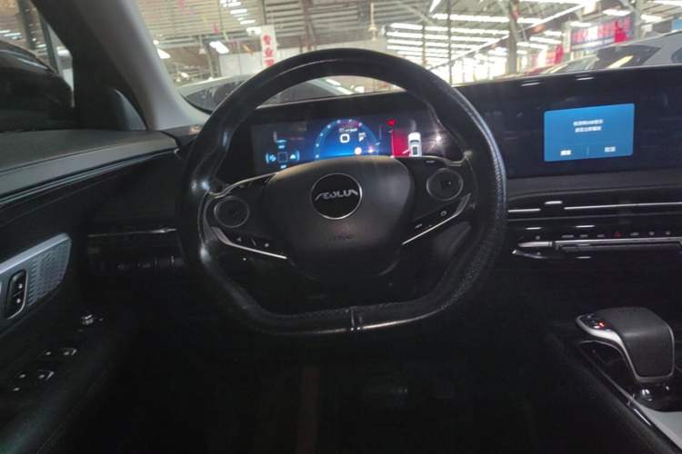 Used Dongfeng Aeolus Huge 2022 Mach Power 1.5T DareDrive Edition · Smart Steering Wheel