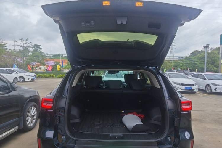Used Dongfeng Aeolus Huge 2022 Mach Dual-Motor 1.5T MHD Dare-to-Dream Edition Trunk