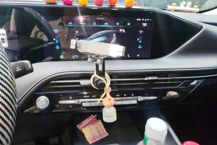 Used Dongfeng Aeolus Huge 2022 Mach Power 1.5T Dare-to-Drive Edition · Enjoyably悦 Audio And AC Panel